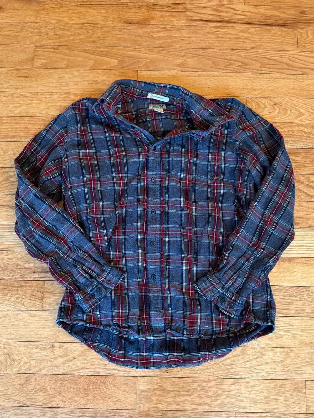 LL Bean Men’s Traditional Flannel Size Large Grey and Red Plaid Design
